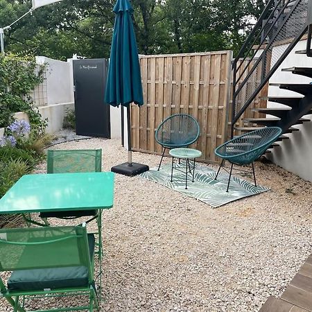 Bulle De Detente Avec Jacuzzi Saint-Martin-de-Londres Екстер'єр фото